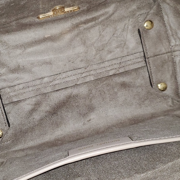 Michael Kors Lucy Medium Hobo Shoulder Bag - Picture 8 of 10